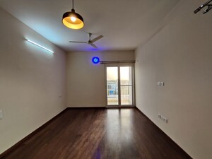 Room in 2.5 BHK Apartment at Shriram Luxor, Hennur Road – for Rent