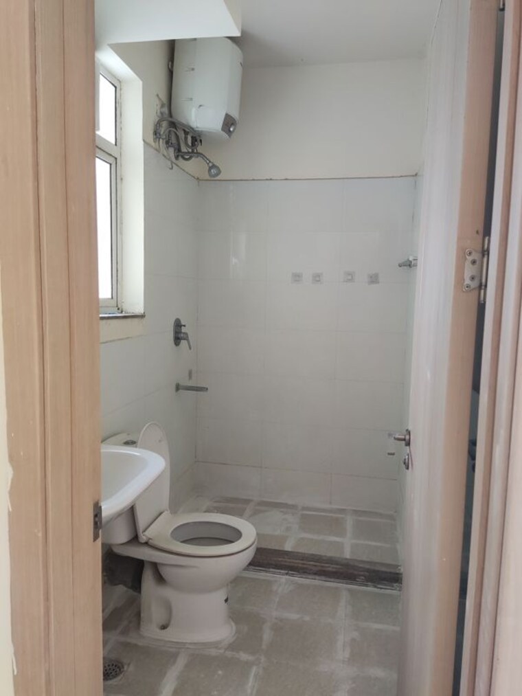 Bathroom, dlf-express-greens 3.5 Bedroom 1950 Sq.Ft. Apartment In Manesar Sector 1a Gurgaon 10616986