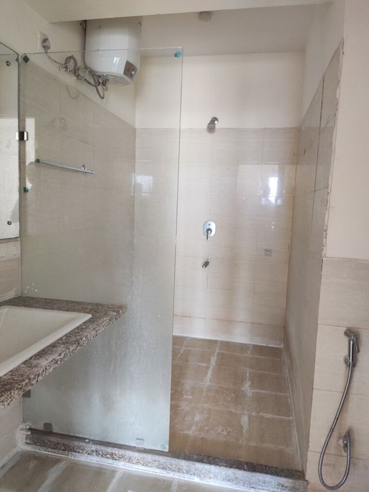 Bathroom, dlf-express-greens 3.5 Bedroom 1950 Sq.Ft. Apartment In Manesar Sector 1a Gurgaon 10616986