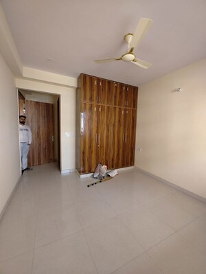 Room in 3 BHK Builder Floor at Sector 57 – for Rent