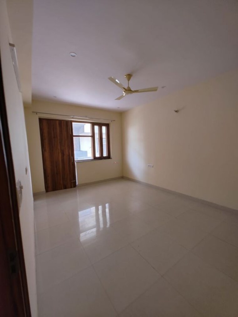 Room, sector 57 3 Bedroom 2700 Sq.Ft. Builder Floor In Sector 57 Gurgaon 10617001