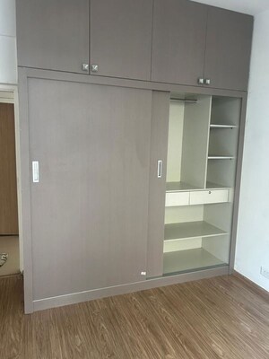 Room in 3 BHK Apartment at Conscient Habitat 102, Sector 102 – for Rent