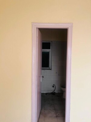 Room in 2 BHK Apartment at BPTP The Resort, Sector 75 – for Rent