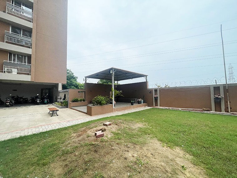 Garden, naroda 2 Bedroom 155 Sq.Yd. Apartment In Naroda Ahmedabad 10617040