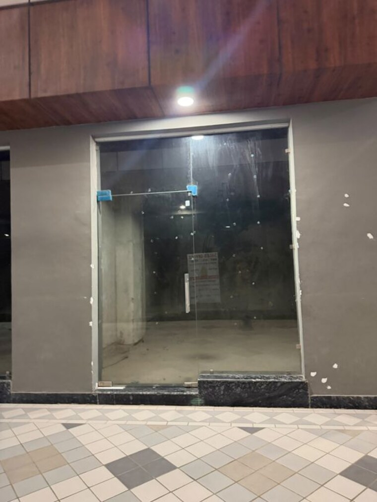 Room, 83-avenue-oodles-sky-walk Commercial Shop 400 Sq.Ft. In Sector 83 Gurgaon 10617044