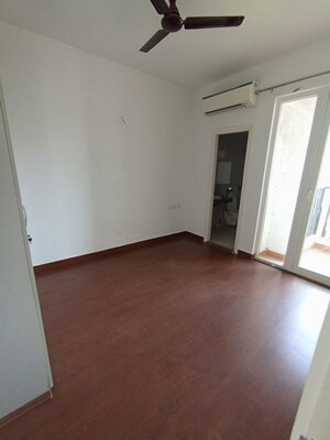Room in 3 BHK Apartment at Signature Global City, Sector 37d – for Rent