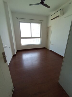 Room in 3 BHK Apartment at Signature Global City, Sector 37d – for Rent