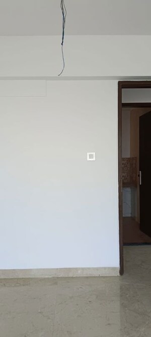 Room in 2.5 BHK Apartment at Neumec Shreeji Towers, Wadala East – for Sale