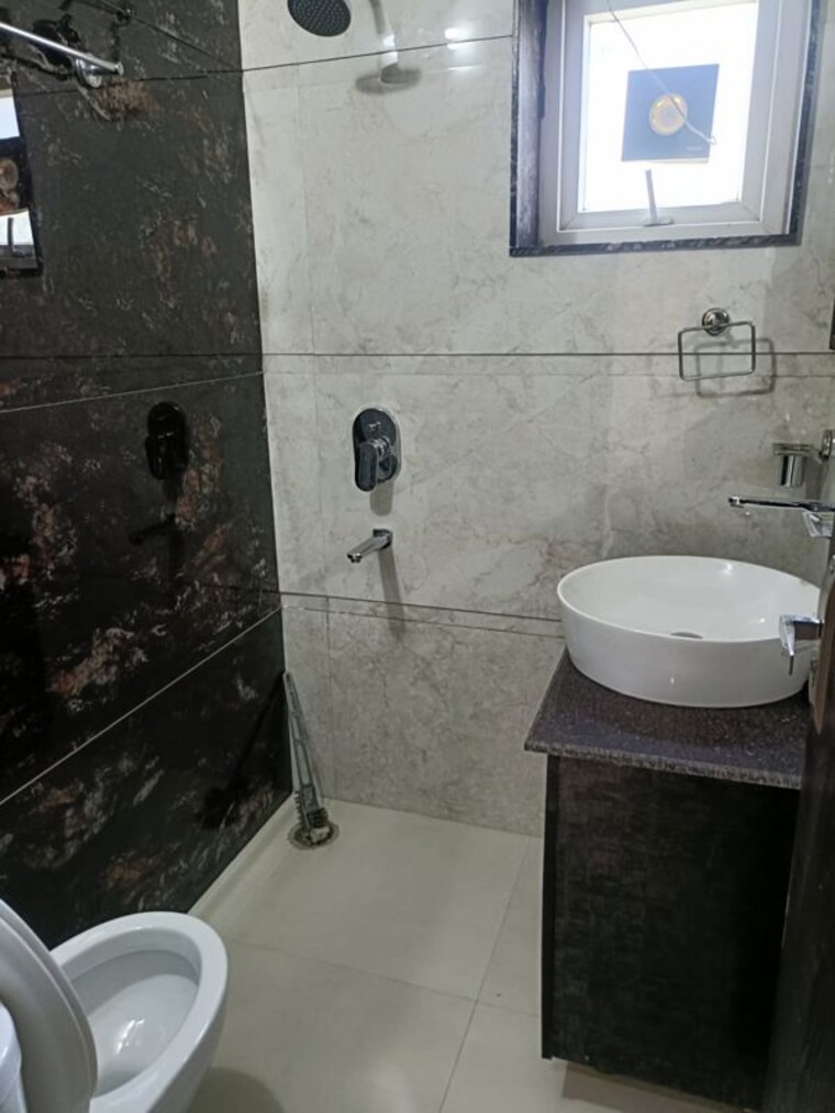 Bathroom, sector 47 3 Bedroom 2200 Sq.Ft. Builder Floor In Sector 47 Gurgaon 10617056