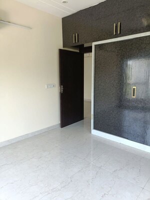 Room in 3 BHK Builder Floor at Sector 47 – for Rent