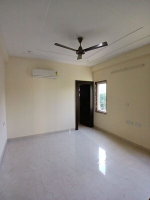 Room in 3 BHK Builder Floor at Sector 47 – for Rent