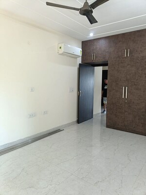Room in 3 BHK Builder Floor at Sector 47 – for Rent