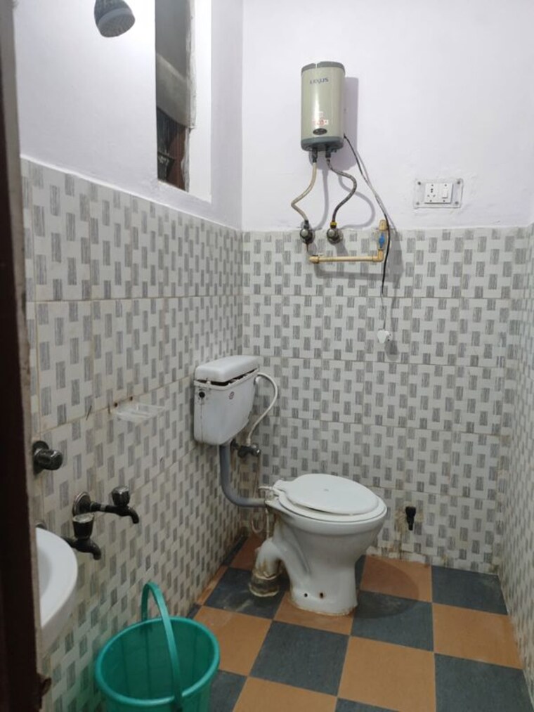 Bathroom, sector 28 1 RK 590 Sq.Ft. Villa In Sector 28 Noida 10617069