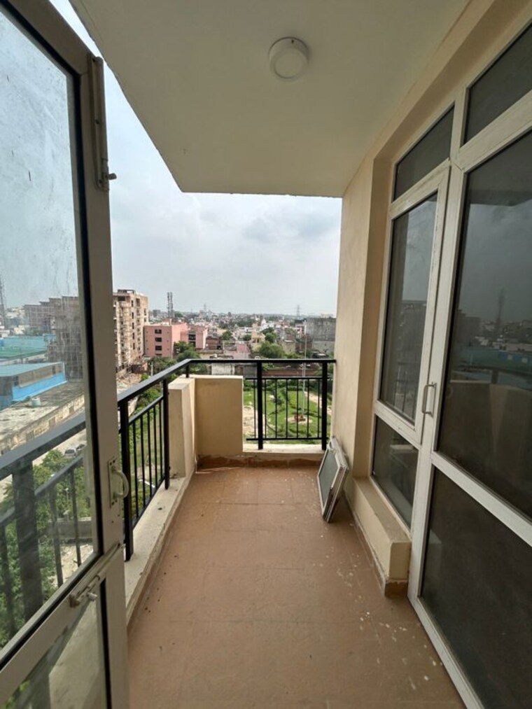 Balcony, jaypee-kensington-heights 3 Bedroom 1650 Sq.Ft. Apartment In Sector 133 Noida 10617078