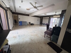 Room in 6 BHK Apartment at Fort Oasis, Ballygunge – for Sale