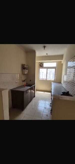 Kitchen in 2.5 BHK Apartment at Amrapali Silicon City, Sector 76 – for Sale