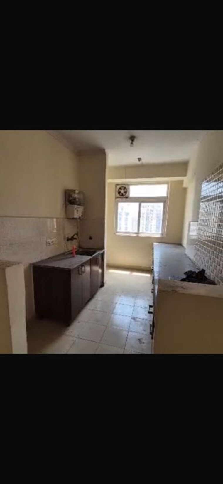Kitchen, amrapali-silicon-city 2.5 Bedroom 1180 Sq.Ft. Apartment In Sector 76 Noida 10617096