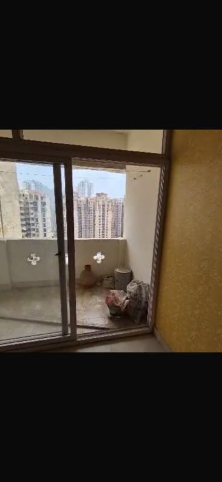Room, amrapali-silicon-city 2.5 Bedroom 1180 Sq.Ft. Apartment In Sector 76 Noida 10617096