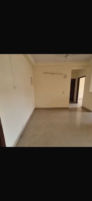 Building Lobby in 2.5 BHK Apartment at Amrapali Silicon City, Sector 76 – for Sale