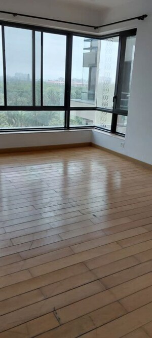 Room in 3 BHK Apartment at Jaypee Green Crescent Court, Jaypee Greens – for Rent