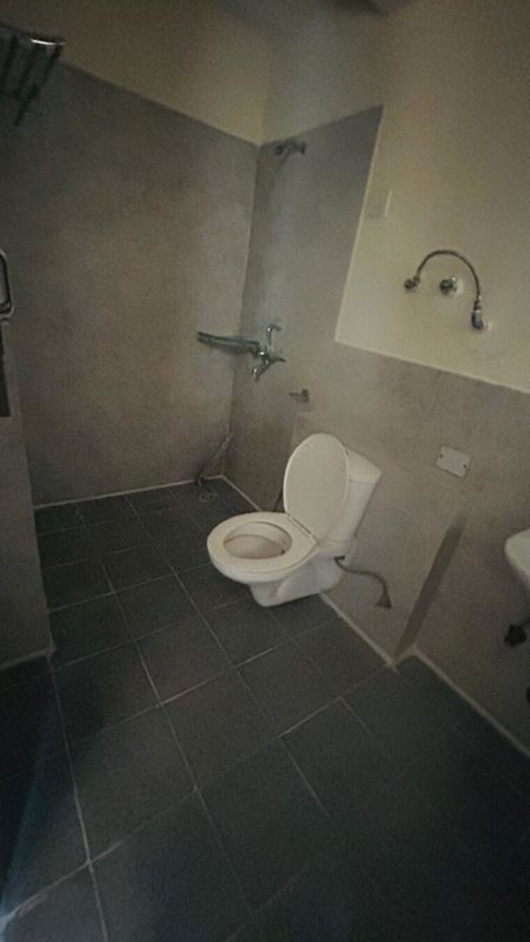 Bathroom, jaypee-greens-kosmos 3 Bedroom 1370 Sq.Ft. Apartment In Sector 134 Noida 10617116