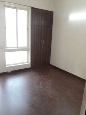 Room in 3 BHK Apartment at Jaypee Greens Kosmos, Sector 134 – for Rent
