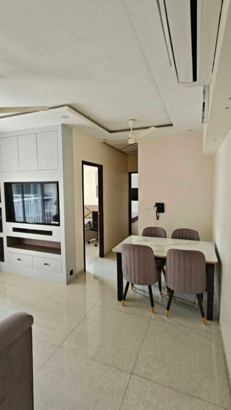 Team Area, lodha-amara 2 Bedroom 900 Sq.Ft. Apartment In Kolshet Road Thane 10617117