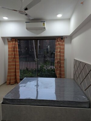 Room in 2 BHK Apartment at Kanakia Silicon Valley, Powai – for Rent