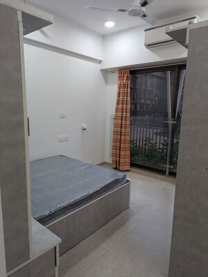 Room in 2 BHK Apartment at Kanakia Silicon Valley, Powai – for Rent