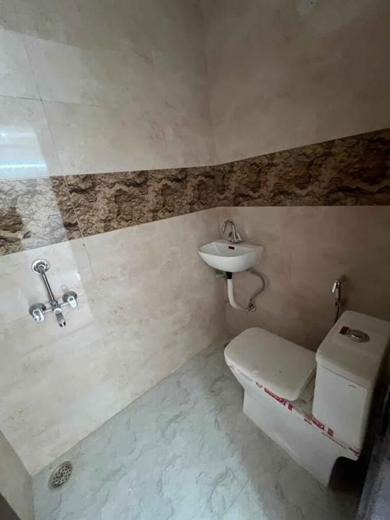 Bathroom, paryavaran complex 1 RK 360 Sq.Ft. Builder Floor In Paryavaran Complex Delhi 10617198