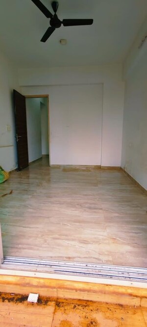 Room in 2 BHK Apartment at Tulipia And Tilia Apartment, Chandivali – for Rent