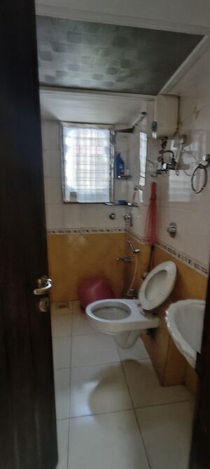 Bathroom in 3 BHK Apartment at 5th Avenue, Chembur – for Sale