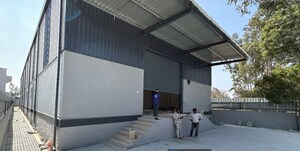 Room in  Warehouse at Daladili – for Rent