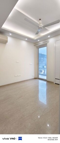 3 BHK + Servant Room Builder Floor For Rent in Defence Colony