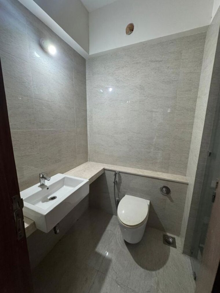 Bathroom, sheth-auris-serenity-tower-1 3 Bedroom 1100 Sq.Ft. Apartment In Malad West Mumbai 10617273