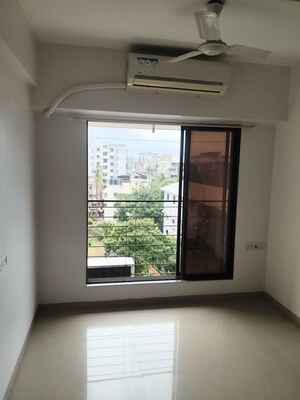 Room in 1 BHK Apartment at Andheri CHS, Andheri West – for Rent
