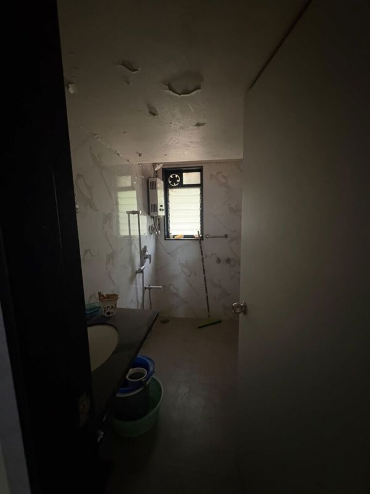 Bathroom, rajkamal-heights 1 Bedroom 400 Sq.Ft. Apartment In Parel Mumbai 10617302
