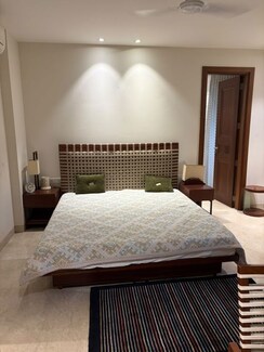 3 BHK + Servant Room Builder Floor For Rent in Defence Colony