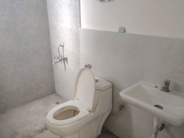 Bathroom, sector 22 2 Bedroom 1250 Sq.Ft. Builder Floor In Sector 22 Gurgaon 10617320