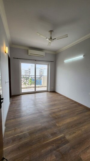 Room in  Apartment at Central Park Flower Valley, Sohna Sector 33 – for Rent