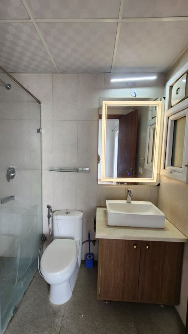 Bathroom, central-park-flower-valley  2100 Sq.Ft. Apartment In Sohna Sector 33 Gurgaon 10617336
