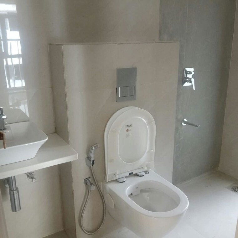 Bathroom, goregaon west 1 Bedroom 430 Sq.Ft. Apartment In Goregaon West Mumbai 10617359