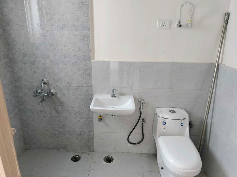 Bathroom, sector 22 2 Bedroom 1520 Sq.Ft. Builder Floor In Sector 22 Gurgaon 10617366