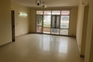 Room in 3 BHK Builder Floor at Ardee City, Sector 52 – for Rent