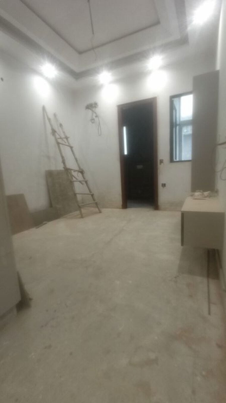 Room, paschim vihar 3 Bedroom 150 Sq.Yd. Builder Floor In Paschim Vihar Delhi 10600782