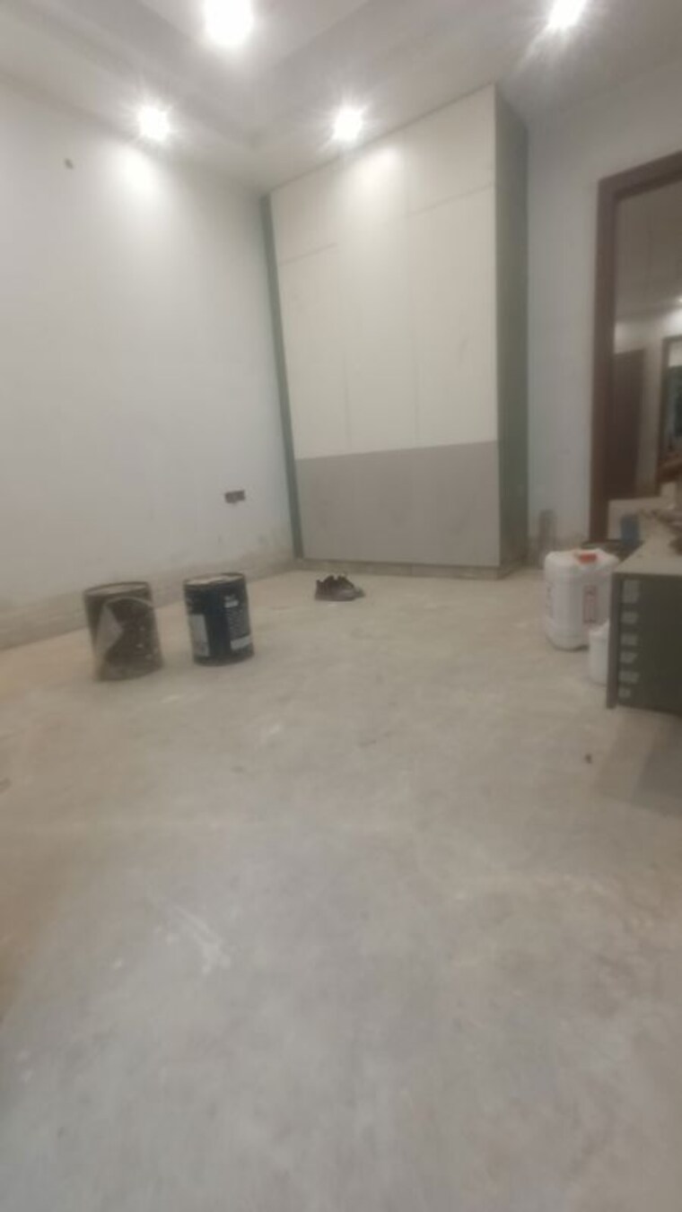 Room, paschim vihar 3 Bedroom 150 Sq.Yd. Builder Floor In Paschim Vihar Delhi 10600782