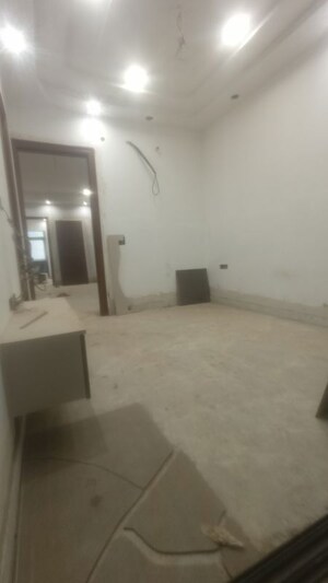 Room in 3 BHK Builder Floor at Paschim Vihar – for Sale