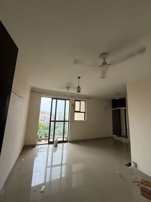 Room in 2 BHK Apartment at Unitech Uniworld Gardens, Sector 47 – for Rent