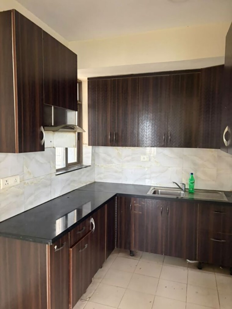 Kitchen, unitech-uniworld-gardens 2 Bedroom 1120 Sq.Ft. Apartment In Sector 47 Gurgaon 10617403
