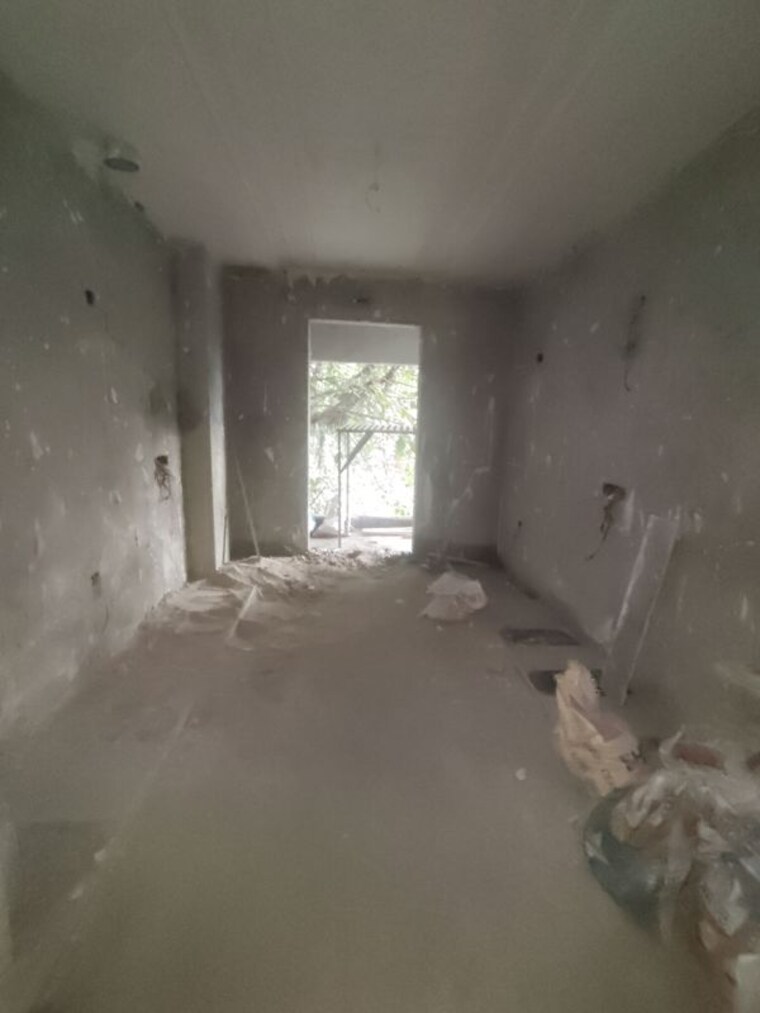  Parking, paschim vihar 3 Bedroom 200 Sq.Yd. Builder Floor In Paschim Vihar Delhi 10586106